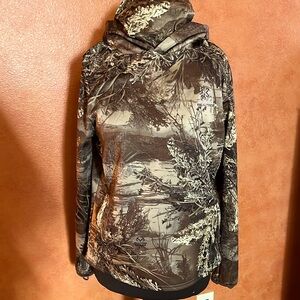 REALTREE MAX XT camo hoodie w gator. SMALL (4-6)